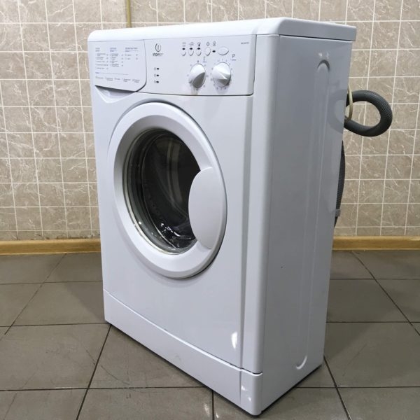 Узкая стиральная машина Indesit (33 см глубина)